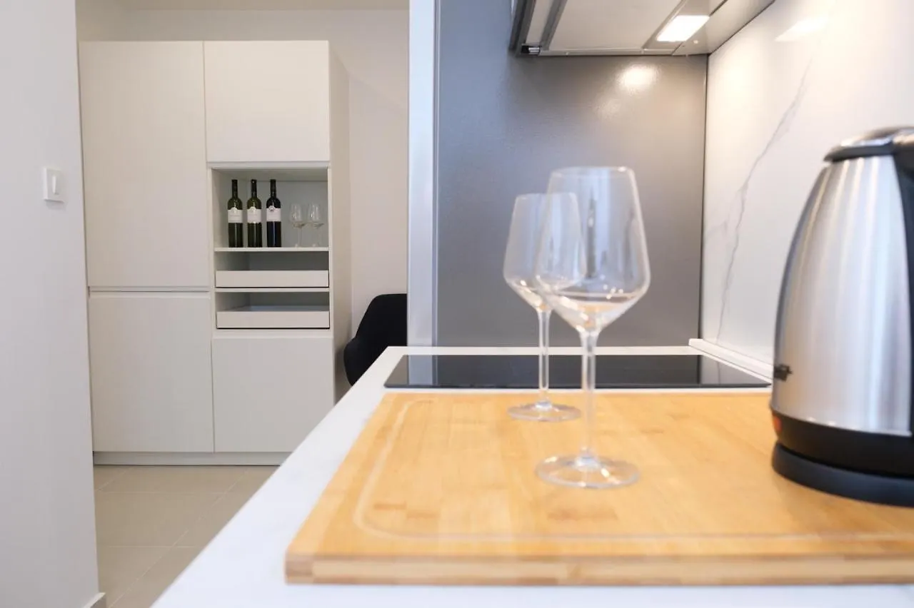 Paola Apartment Rijeka 0*,